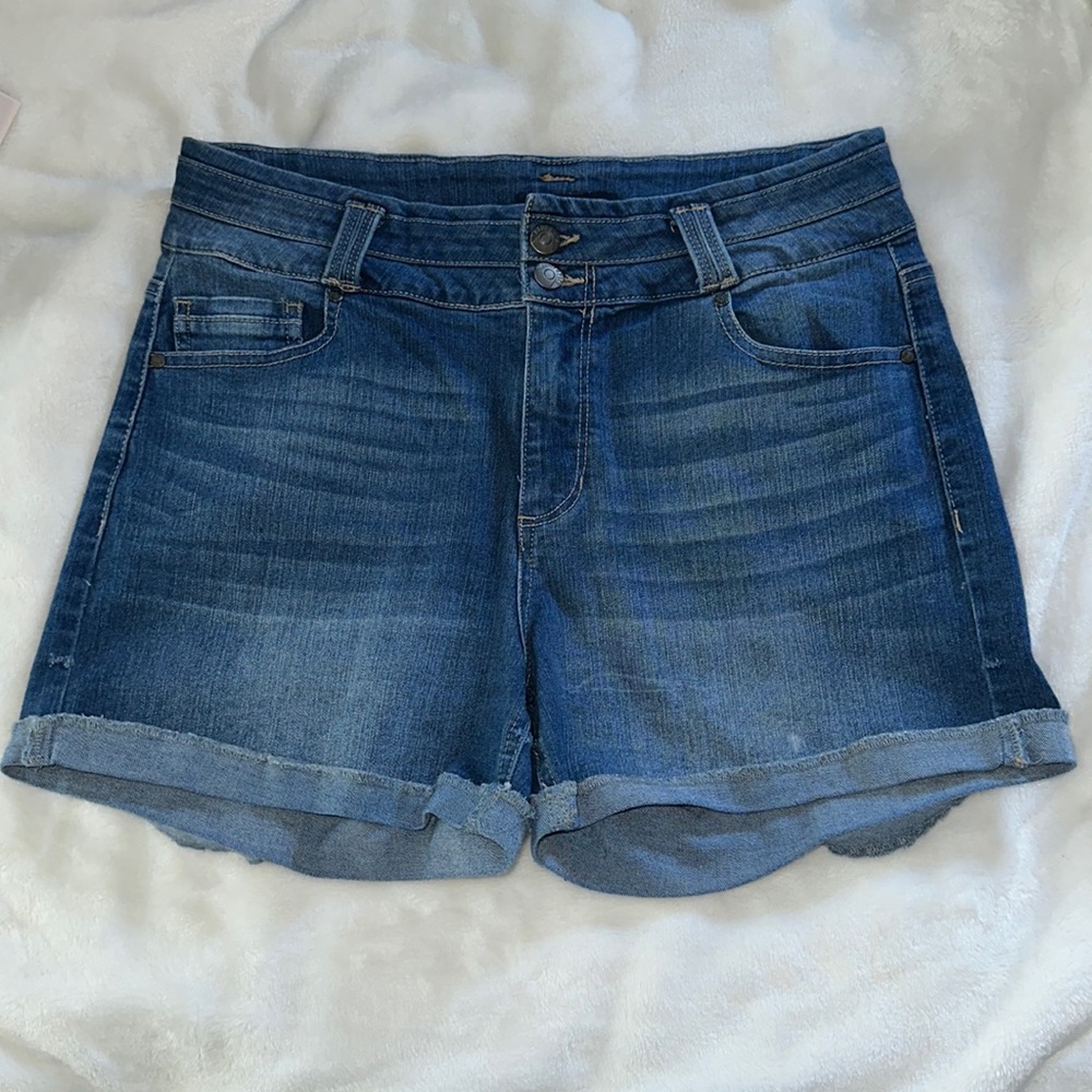 Junior denim shorts